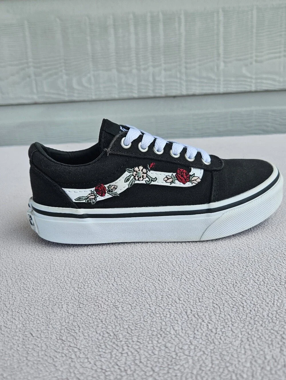 Vans Ward Child SZ 12 Missy Black Rose Floral Canvas Skate Shoe Sneakers 500714